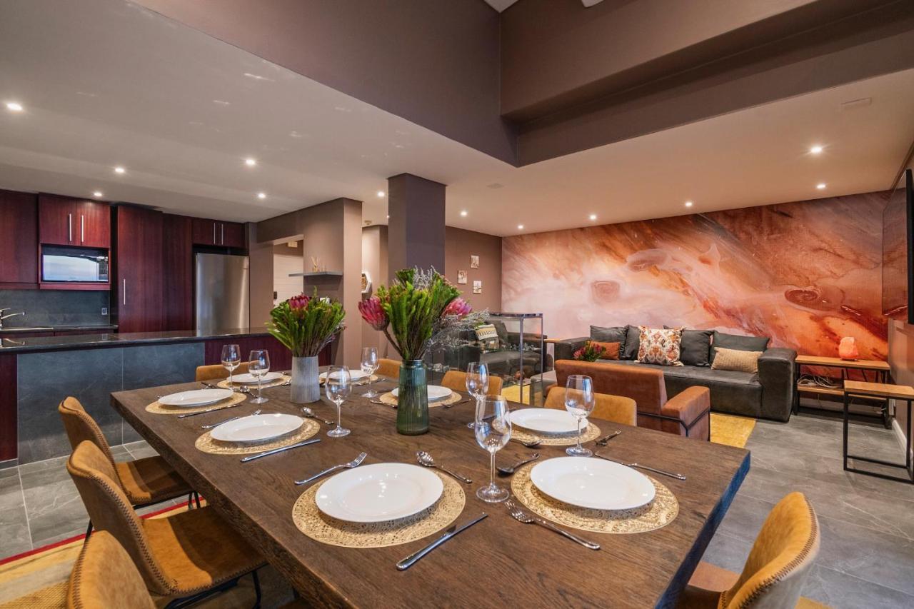 Serviced Penthouse, 100k Gemstone Display, Ensuite Apartamento