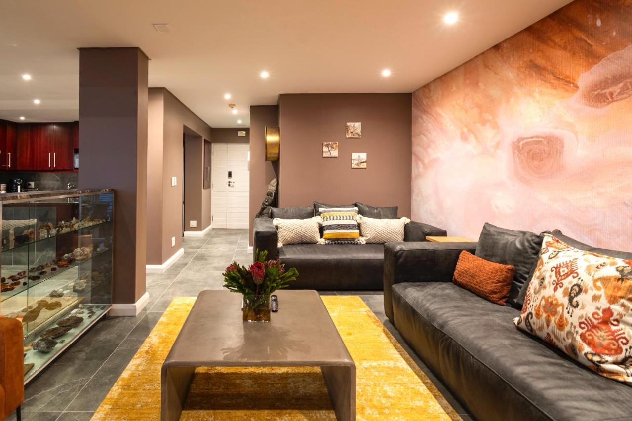 Serviced Penthouse, 100k Gemstone Display, Ensuite * Cidade Do Cabo