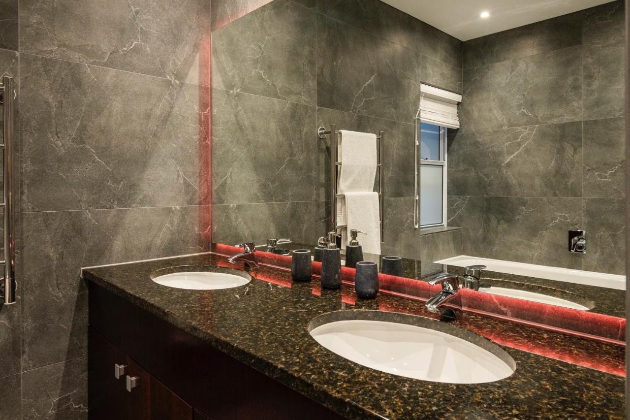 Apartamento Serviced Penthouse, 100k Gemstone Display, Ensuite Cidade Do Cabo