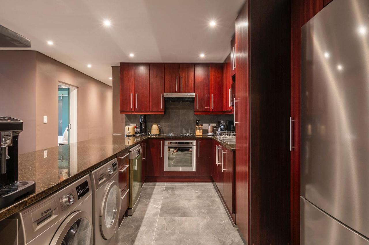 Serviced Penthouse, 100k Gemstone Display, Ensuite * Cidade Do Cabo